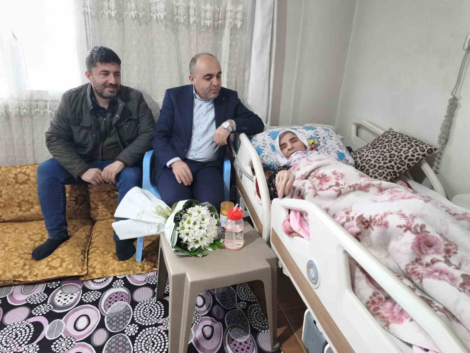 Cumhuriyetin tanığı 113 yaşındaki Cemile ninenin Kadınlar Günü kutlandı 6 cumhuriyetin tanigi 113 yasindaki cemile ninenin kadinlar gunu kutlandi 2