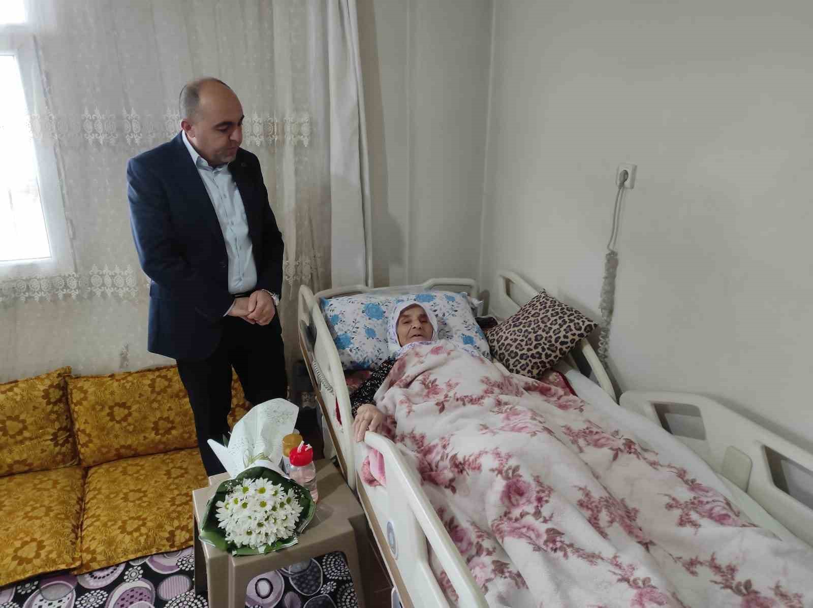 Cumhuriyetin tanığı 113 yaşındaki Cemile ninenin Kadınlar Günü kutlandı 7 cumhuriyetin tanigi 113 yasindaki cemile ninenin kadinlar gunu kutlandi 3 K7ZhQrUC