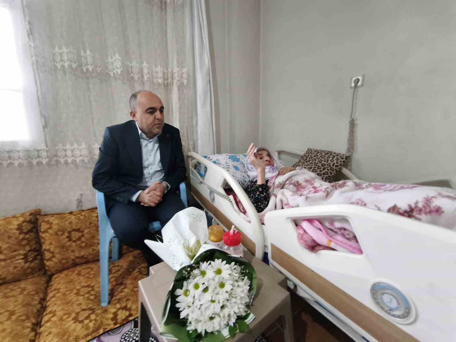 Cumhuriyetin tanığı 113 yaşındaki Cemile ninenin Kadınlar Günü kutlandı 8 cumhuriyetin tanigi 113 yasindaki cemile ninenin kadinlar gunu kutlandi 4 WtKiIiDL