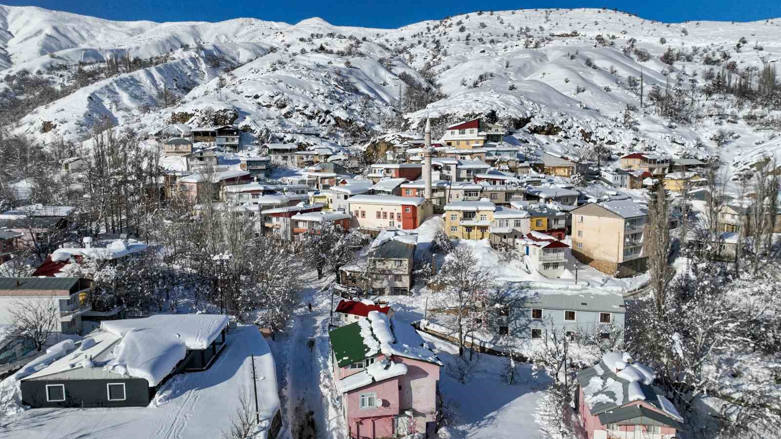 cunguste bin 500 metre rakimda yollar kardan temizleniyor 4 6I2h5dwR
