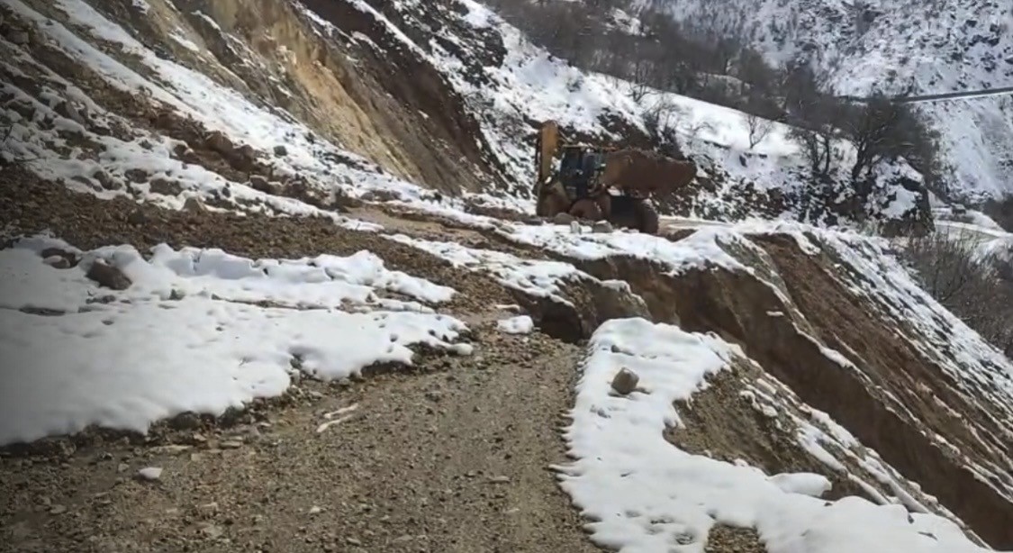 cunguste heyelan sonucu kapanan yol ulasima acildi 0 8Erip3tW