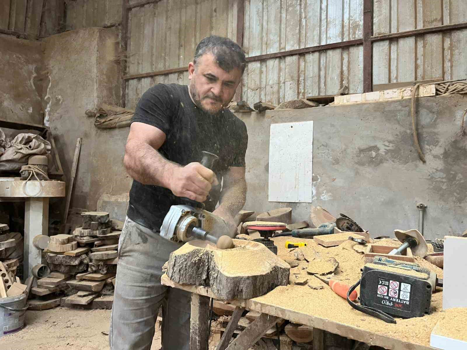 curumus zeytin agaclarini sanat eserine donusturuyor 1 eGp2dIun