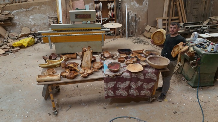 curumus zeytin agaclarini sanat eserine donusturuyor 16 MkSsMcPS