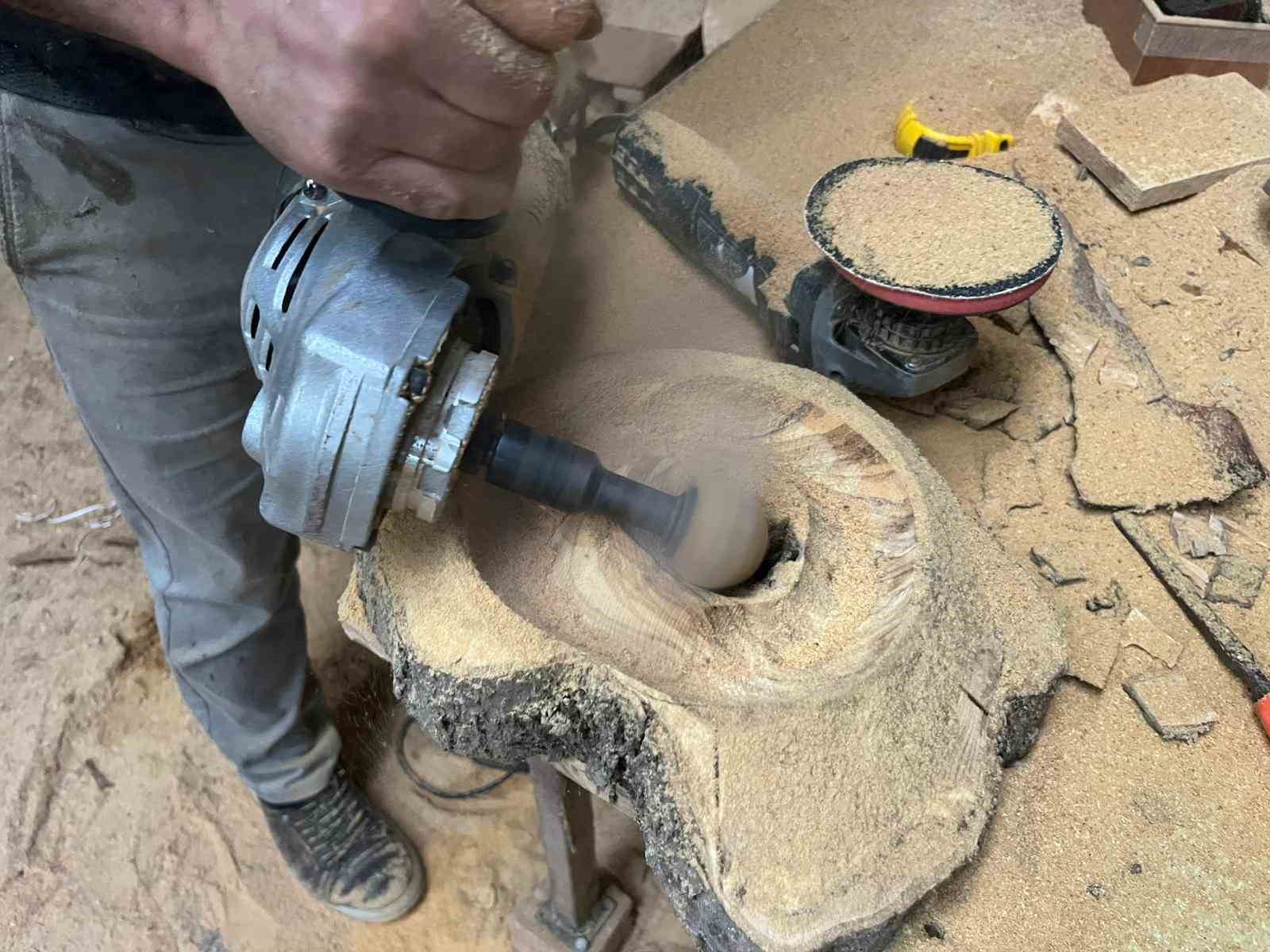 curumus zeytin agaclarini sanat eserine donusturuyor 2 SXvzB4OP