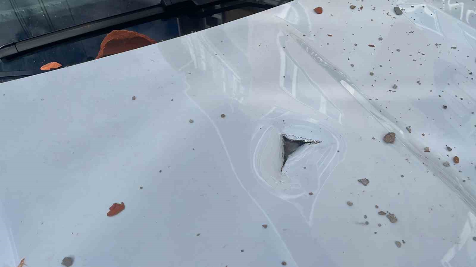 curuyen baca otomobilin uzerine yikildi 3 yrvDuUzr