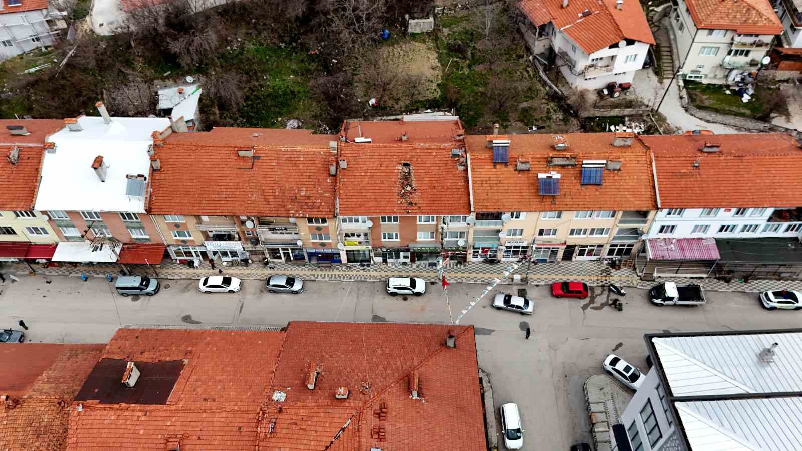 curuyen baca otomobilin uzerine yikildi 4 5jE9SXVg