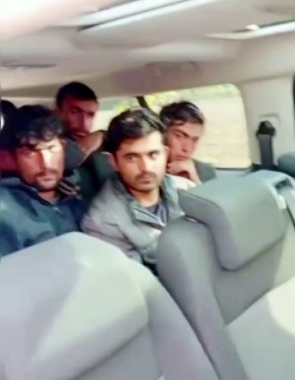 d 100de durdurulan minibuste afganistan uyruklu 7 duzensiz gocmen yakalandi 3 3HcI7umw