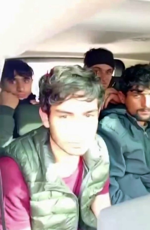 d 100de durdurulan minibuste afganistan uyruklu 7 duzensiz gocmen yakalandi 6 Cr12SRdm