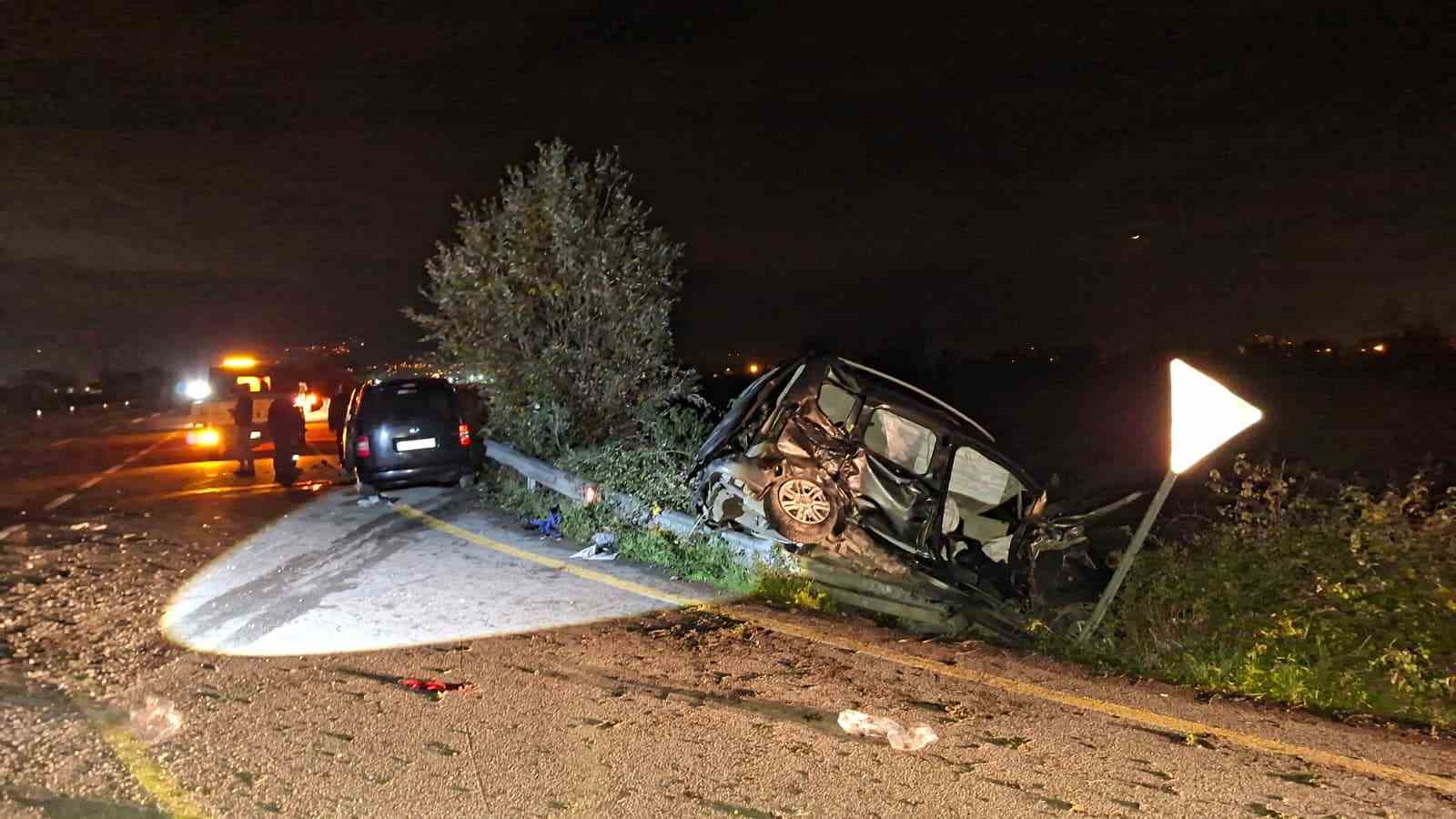 d 140da kaza yapan araclar hurdaya dondu 1 olu 2 yarali 3 AecnWSga