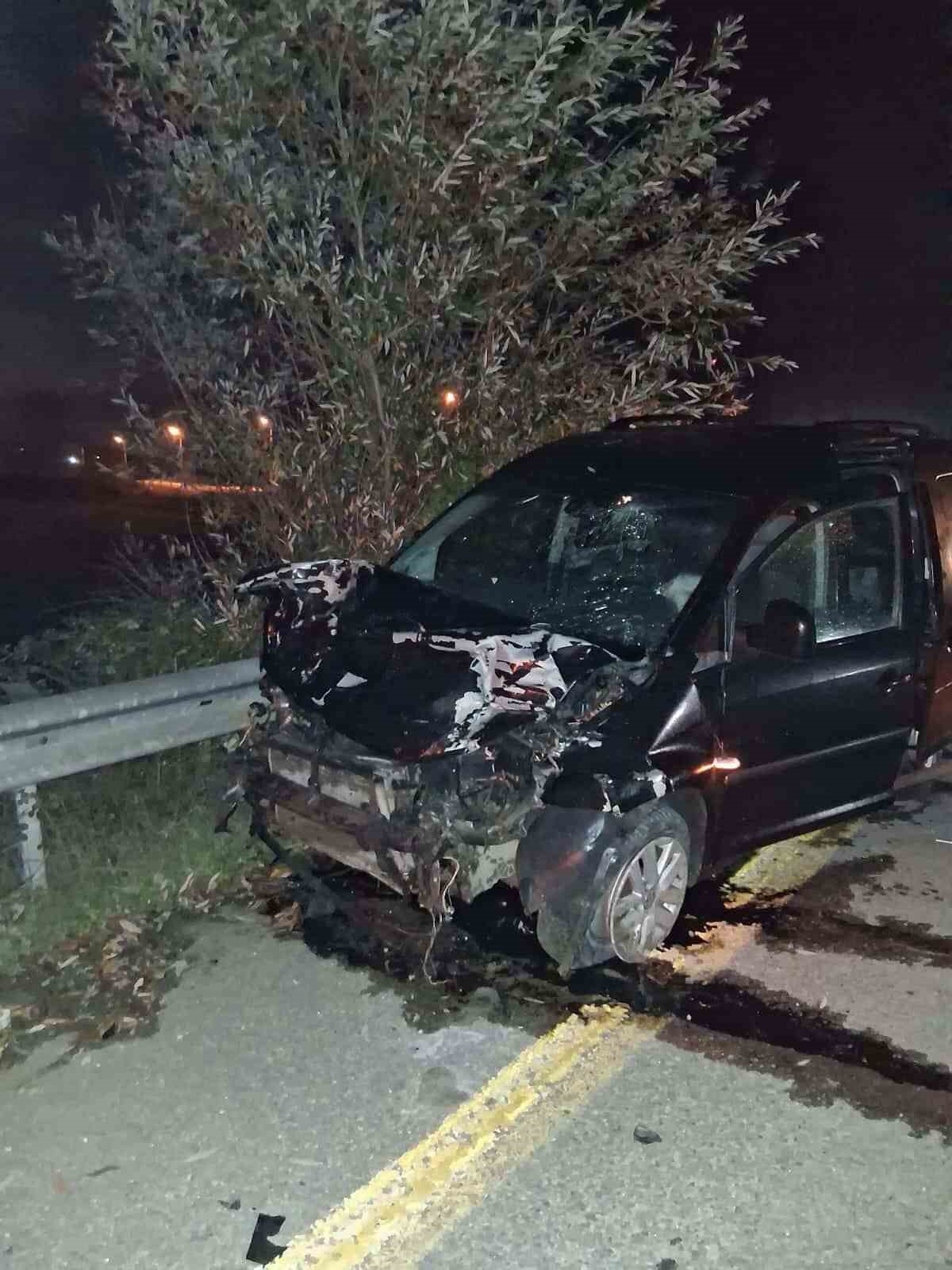 d 140da kaza yapan araclar hurdaya dondu 1 olu 2 yarali 6 PGJnNcBu