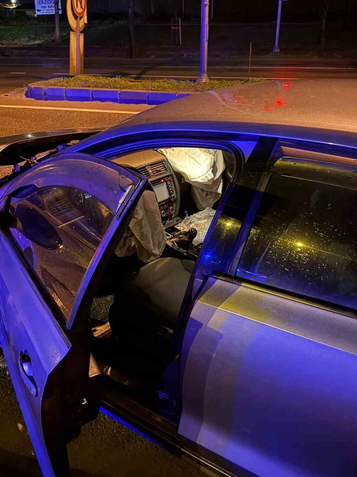 D-650 kara yolunda iki otomobil çarpıştı: 3 yaralı 7 d 650 kara yolunda iki otomobil carpisti 3 yarali 3 WI3K9AIB