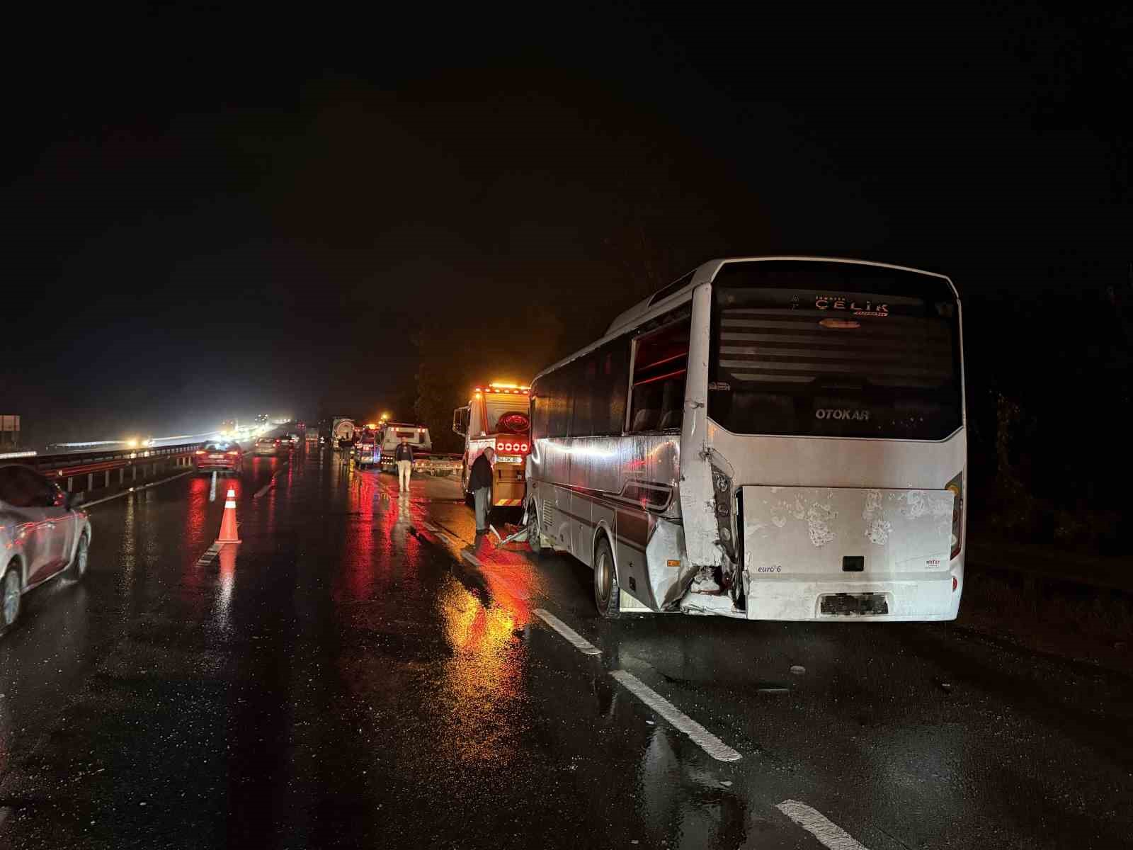 D-650 kara yolunda zincirleme kaza: 12 yaralı 9 d 650 kara yolunda zincirleme kaza 12 yarali 5 VACduzVR