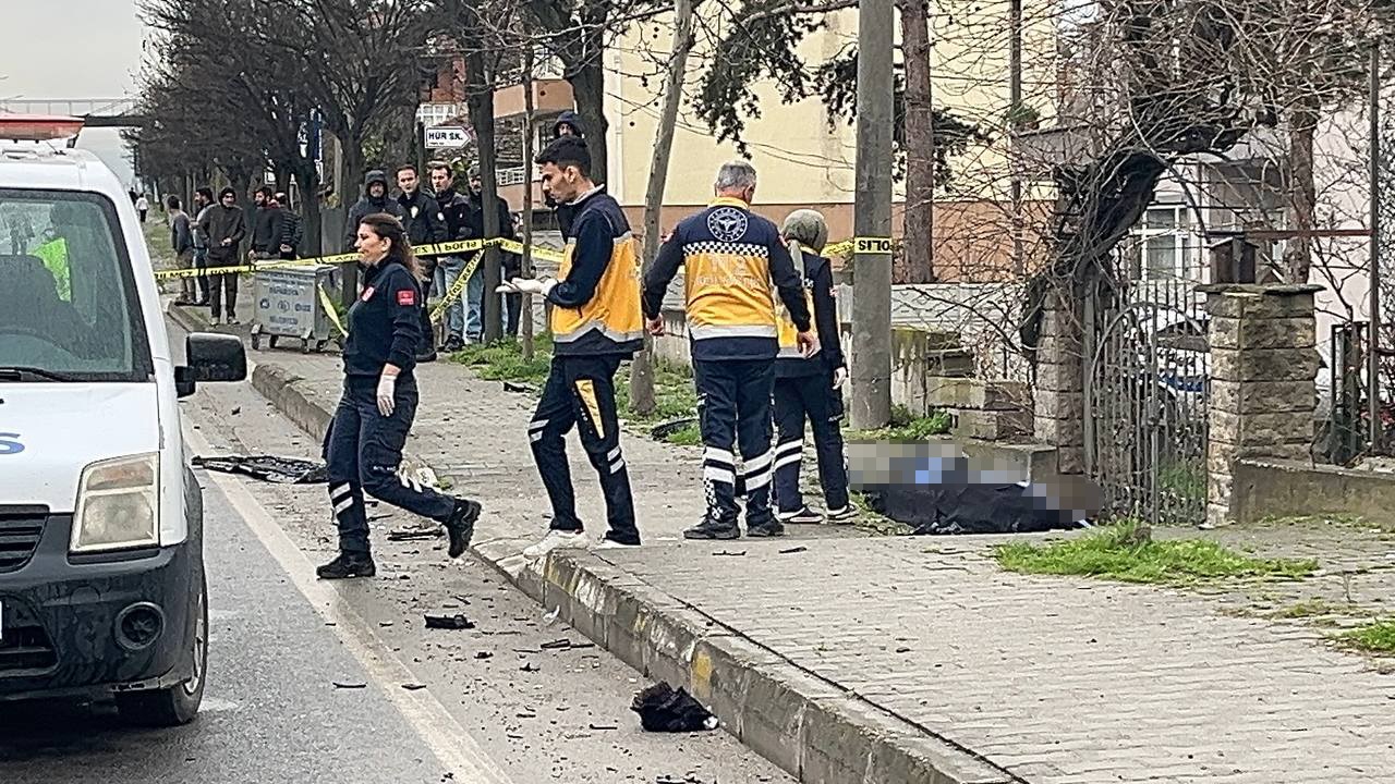 d 650de feci kaza otomobilin carptigi anne yaralandi kizi hayatini kaybetti 4 3Mr7QysA
