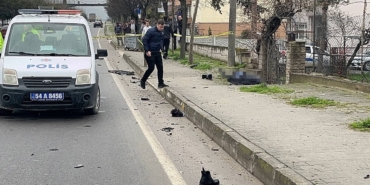 d-650de-feci-kaza-otomobilin-carptigi-anne-yaralandi-kizi-hayatini-kaybetti-eKQWr68a.jpg