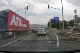 d-650de-yurekleri-agza-getiren-kaza-kamerada-qWbicJYR.jpg