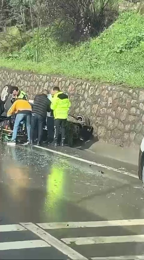 d100 kara yolunda kaza yapan arac ters dondu surucu yaralandi 1