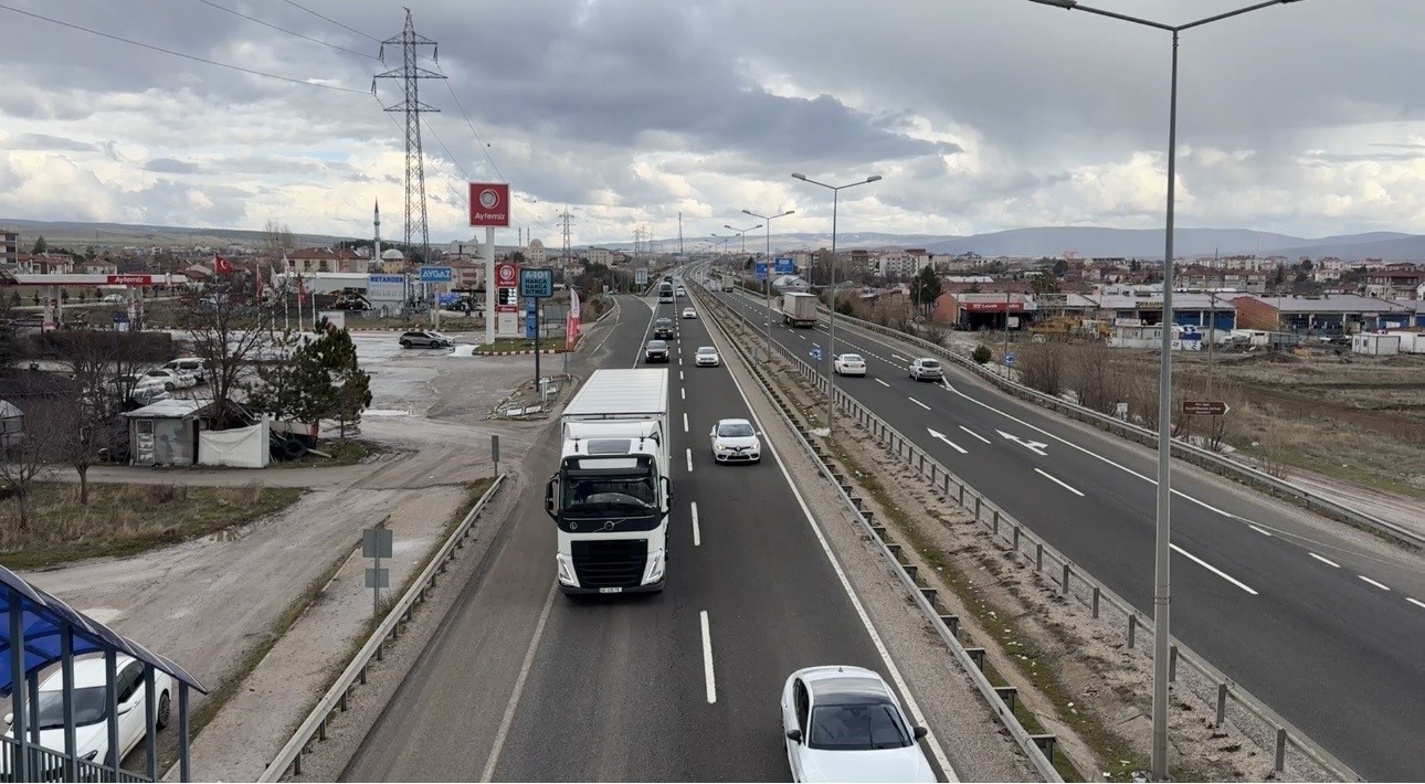 d100 karayolunda bayram donusu yogunlugu 4 HLiHaZJK