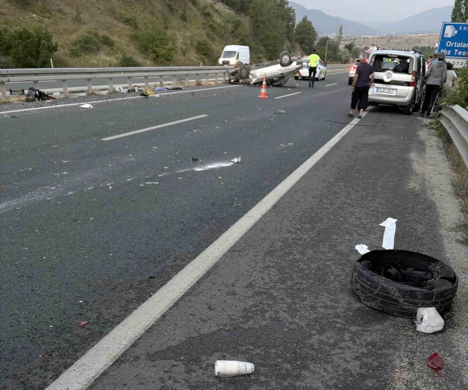 D100’de 3 araçlı trafik kazası: 1 ağır yaralı 5 d100de 3 aracli trafik kazasi 1 agir yarali 1 MV2XeqyZ