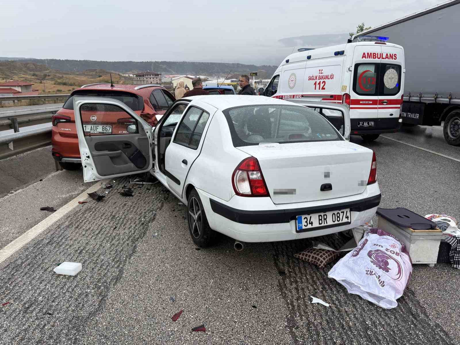 d100de saganak trafik kazalarini beraberinde getirdi olu ve yaralilar var 0 B6yDTkYl