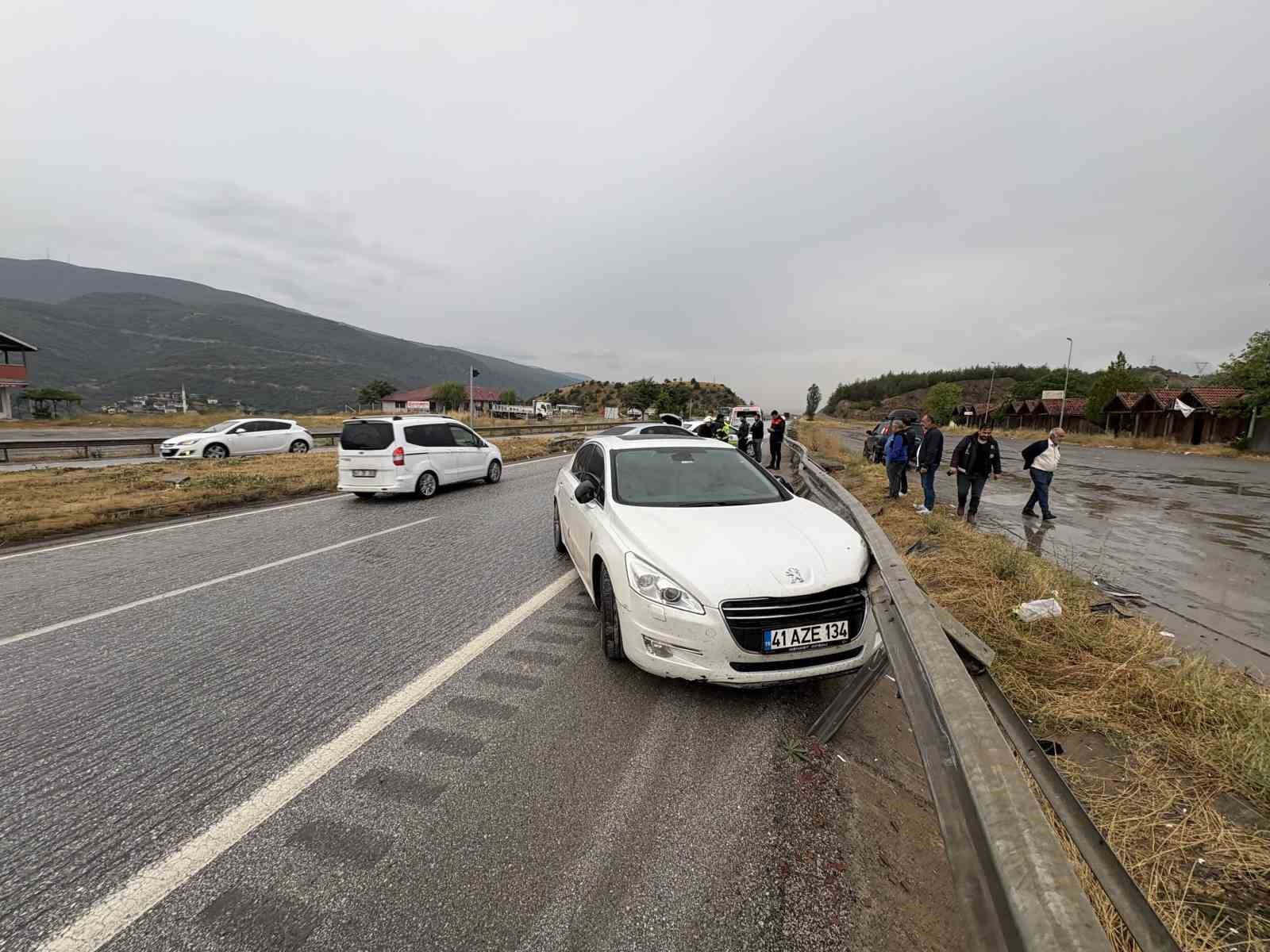 D100’de sağanak yağış çok sayıda kazaya sebep oldu 4 d100de saganak yagis cok sayida kazaya sebep oldu 0