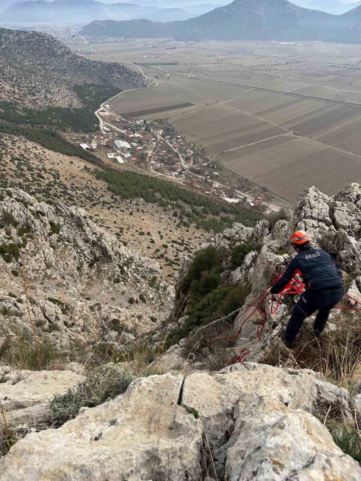 dagda mahsur kalan keci ekipler tarafindan kurtarildi 1