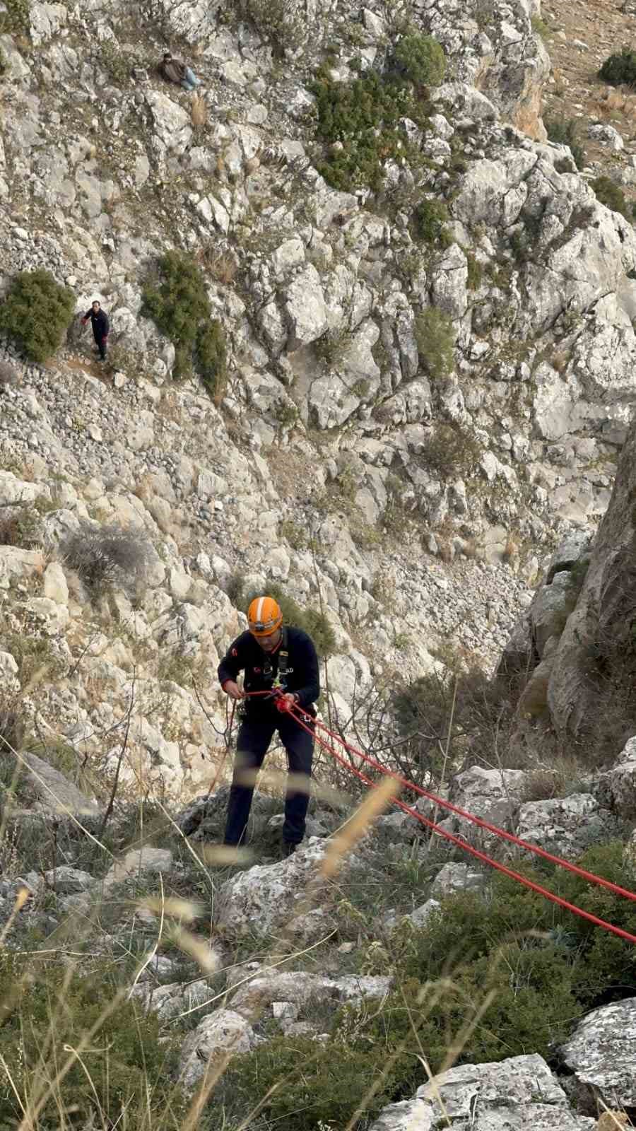 dagda mahsur kalan keci ekipler tarafindan kurtarildi 4 ANLTABV1