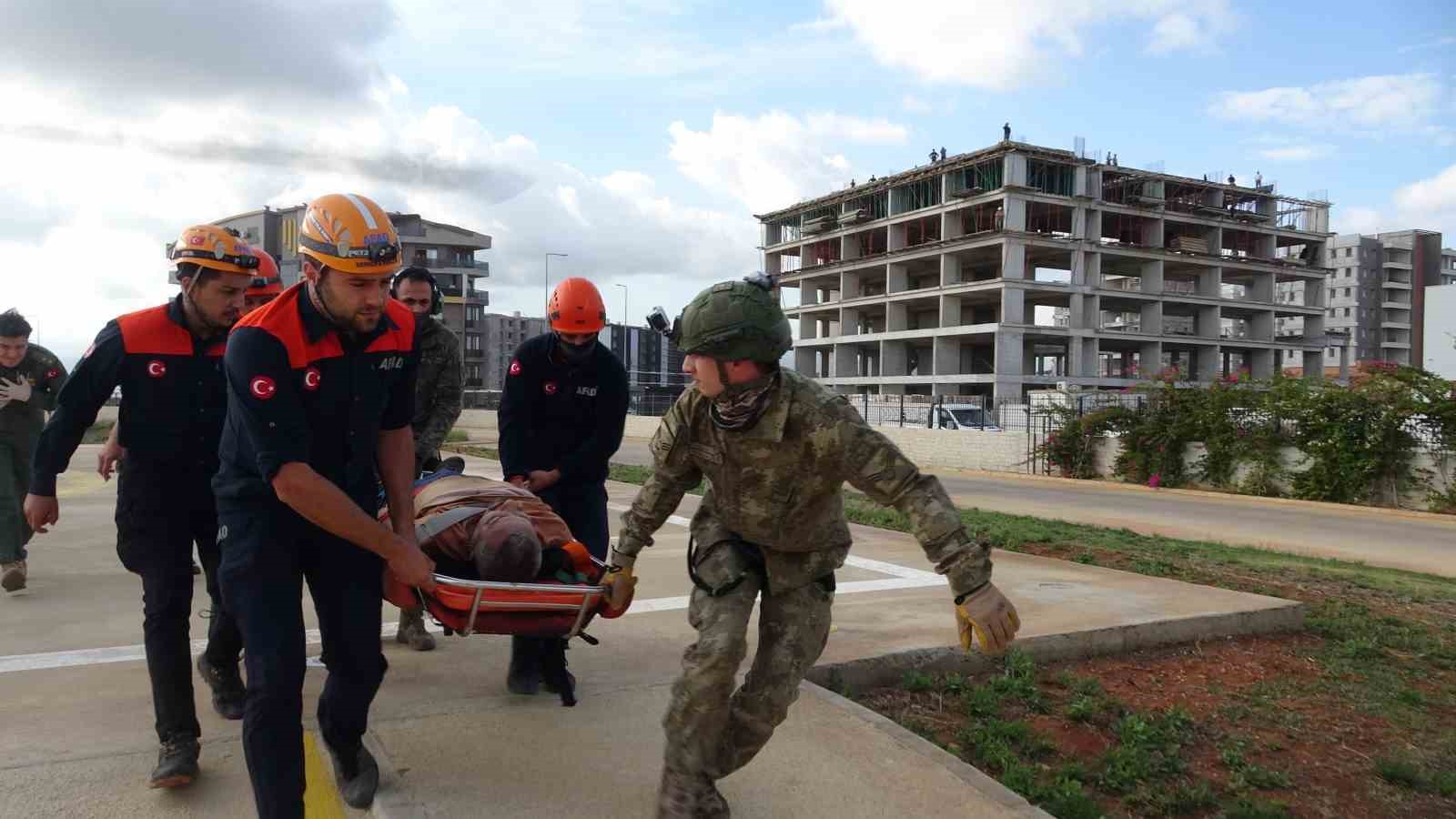 dagin zirvesinde fenalasinca ekiplerin kurtarmak icin seferber oldugu adam hayatini kaybetti 0