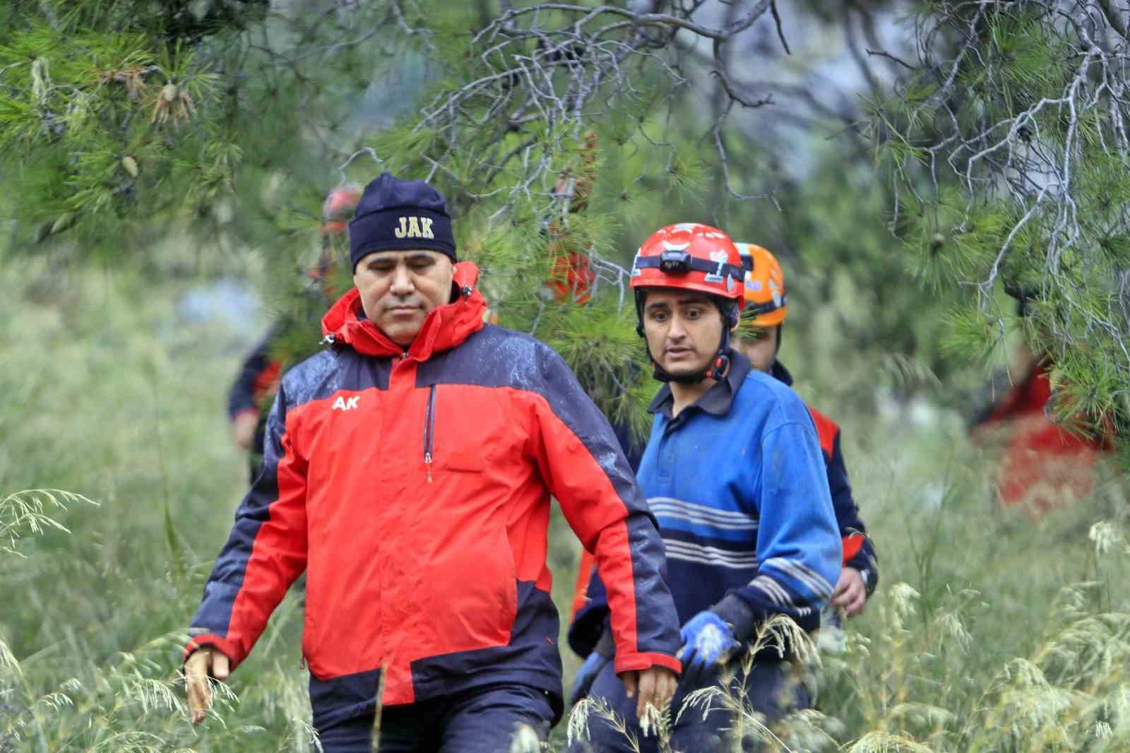 Dağın zirvesinde mahsur kalıp çığlığını 4 gün sonra duyurabilen genç: "Devletimden Allah razı olsun, gelmeseler ölecektim" 15 dagin zirvesinde mahsur kalip cigligini 4 gun sonra duyurabilen genc devletimden allah razi olsun vP3cdyUc