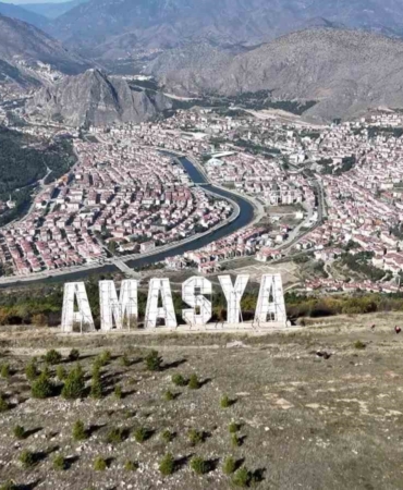 dagin-zirvesine-yazildi-hollywood-degil-amasya-AyB5bzIU.jpg