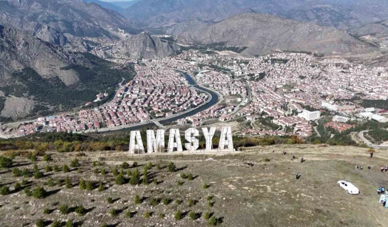 dagin-zirvesine-yazildi-hollywood-degil-amasya-AyB5bzIU.jpg