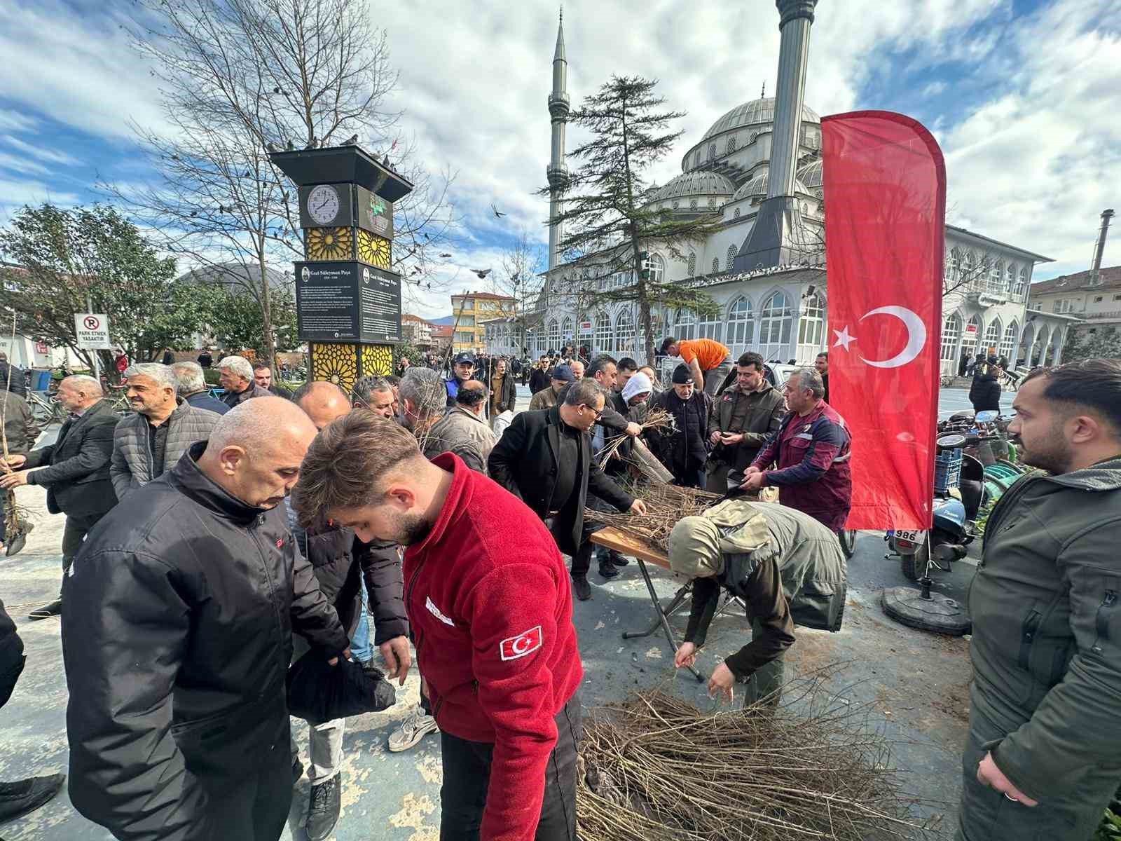dagitilan 2 bin meyve fidesi toprakta hayat bulacak 4 BVUZad4S