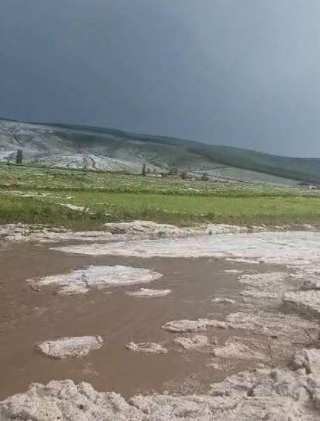 Dağlar beyaza büründü, yol ulaşıma kapandı 5 daglar beyaza burundu yol ulasima kapandi 1 3pXDDGZJ