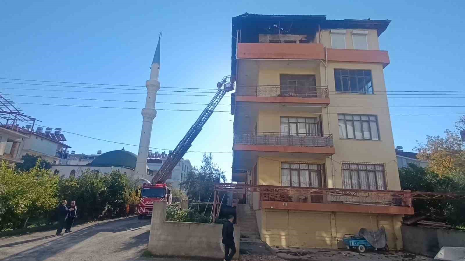 daha once alevlerin arasindan kurtarilan 3 cocugun ayni evde ikinci yangin kabusu 2 iHfUG3IP