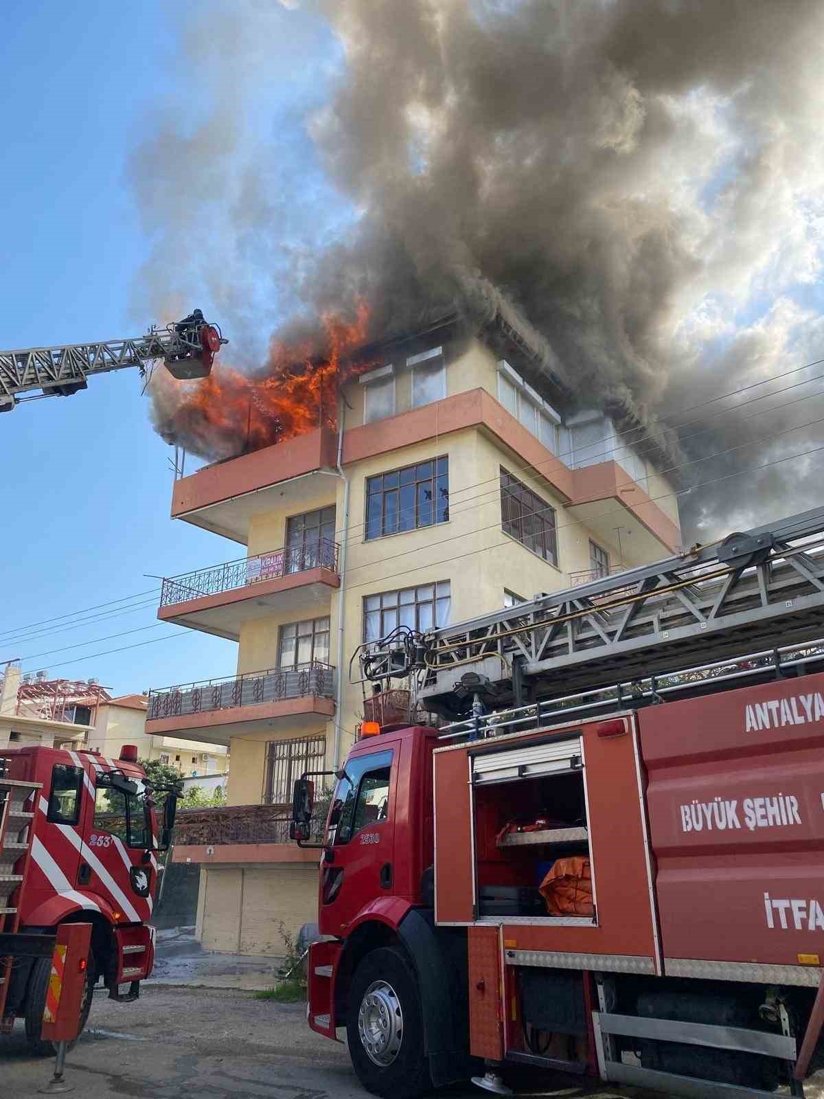 daha once alevlerin arasindan kurtarilan 3 cocugun ayni evde ikinci yangin kabusu 8 znbP9jEe
