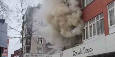 daire-alevlere-teslim-oldu-4-kisi-dumandan-etkilendi-AjzGNVjG.jpg