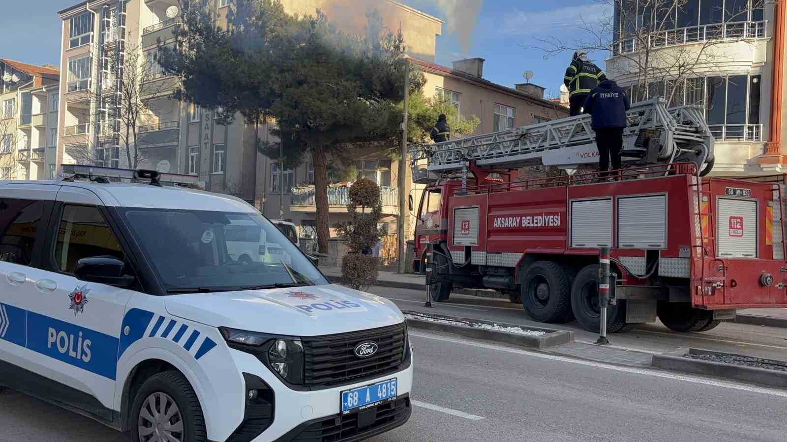 daireler tahliye edildi itfaiye catidan yangina mudahalede bulundu 3 hl3zgVKX