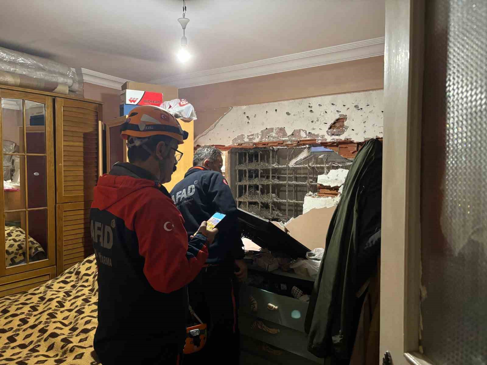 Dairenin zili çalınca yatak odasının yıkıldığını öğrendi 4 dairenin zili calinca yatak odasinin yikildigini ogrendi 0 MzBOMIat