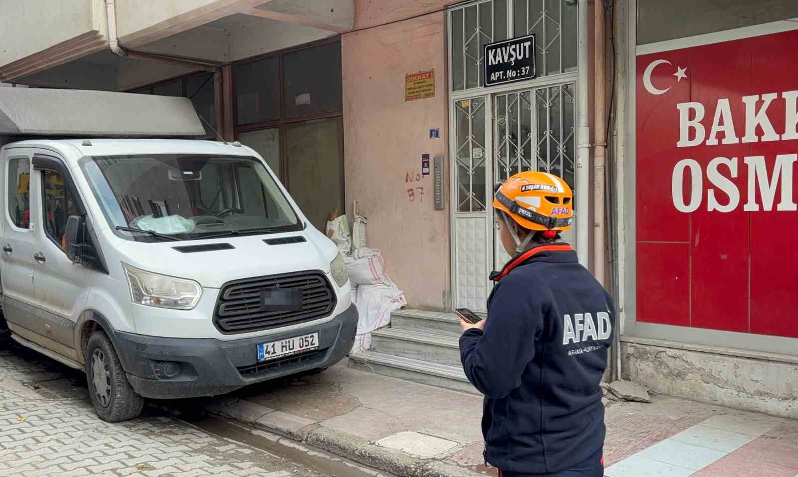 Dairenin zili çalınca yatak odasının yıkıldığını öğrendi 6 dairenin zili calinca yatak odasinin yikildigini ogrendi 2 5vM5USWv