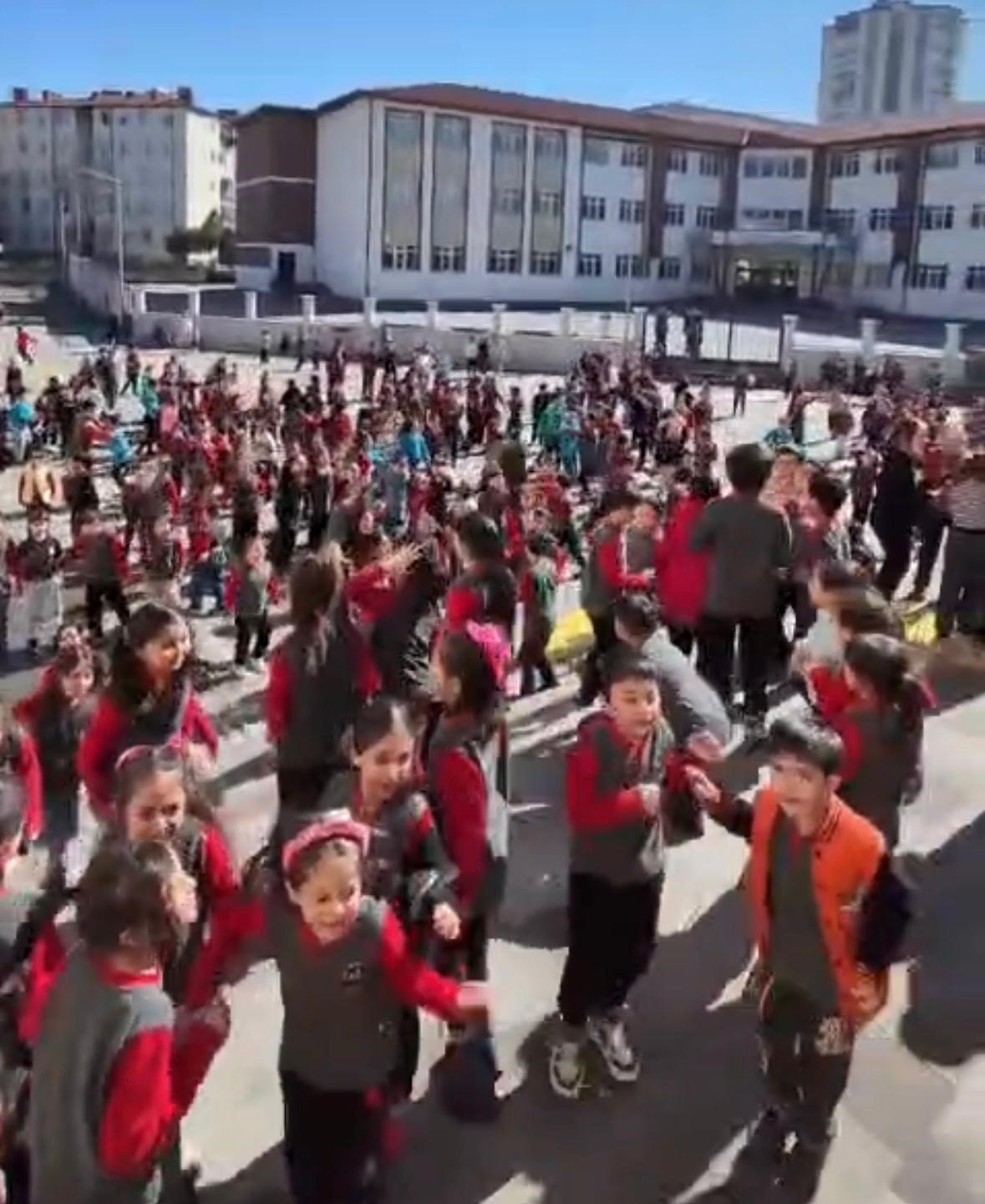 Dalga dalga büyüyen ilahi furyasına Kayseri de katıldı 6 dalga dalga buyuyen ilahi furyasina kayseri de katildi 2 qIJBVZHw
