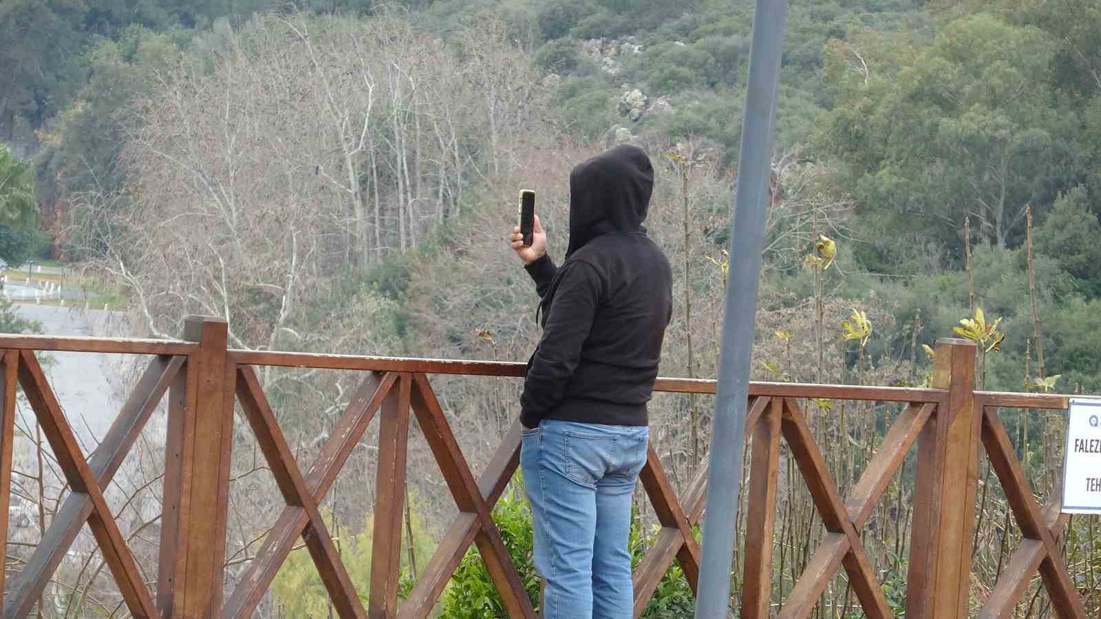 dalgalarin dovdugu dunyaca unlu sahil beyaza burundu manzara tutkunlari cep telefonlarina sarildi 4 t5hFgfjv