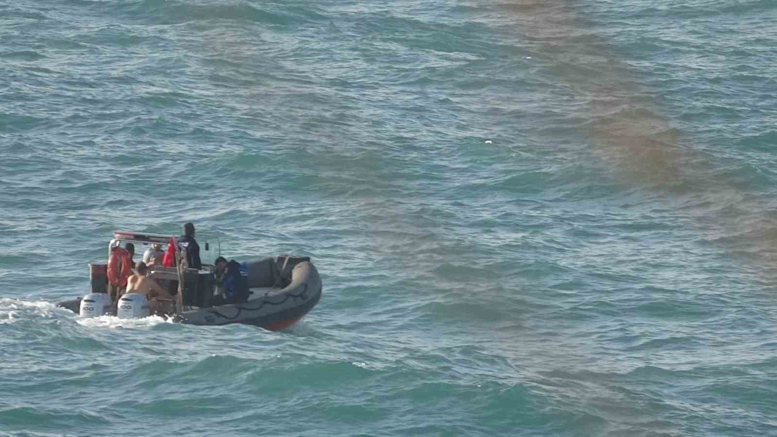 dalgalarla bogusan 2 kisiyi deniz polisi kurtardi 3 vy8E3lRC