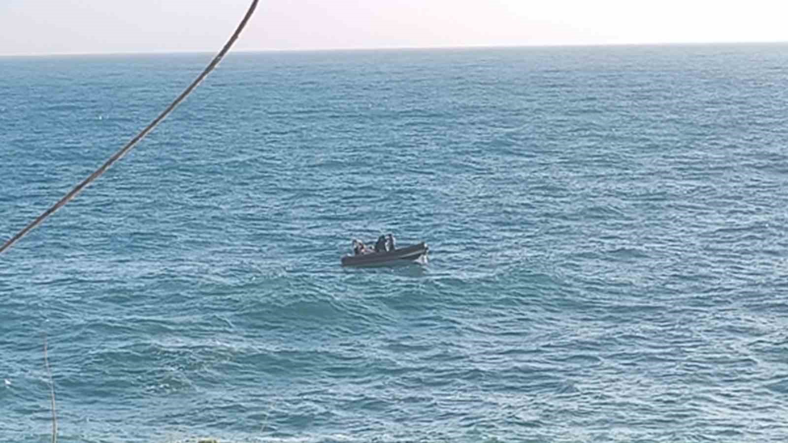 dalgalarla bogusan 2 kisiyi deniz polisi kurtardi 4 VQkat8wy