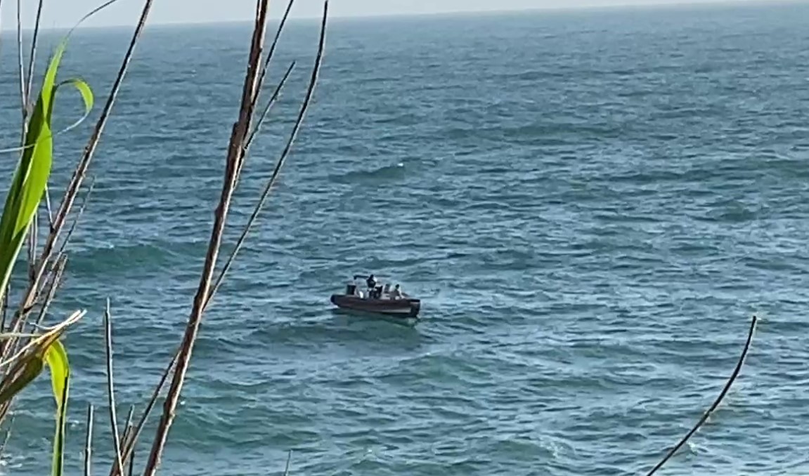 dalgalarla bogusan 2 kisiyi deniz polisi kurtardi 5 F5brEUcR