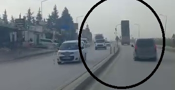 damperi-acik-hafriyat-kamyonu-trafik-isiklarina-carpti-AKkNKI7g.jpg