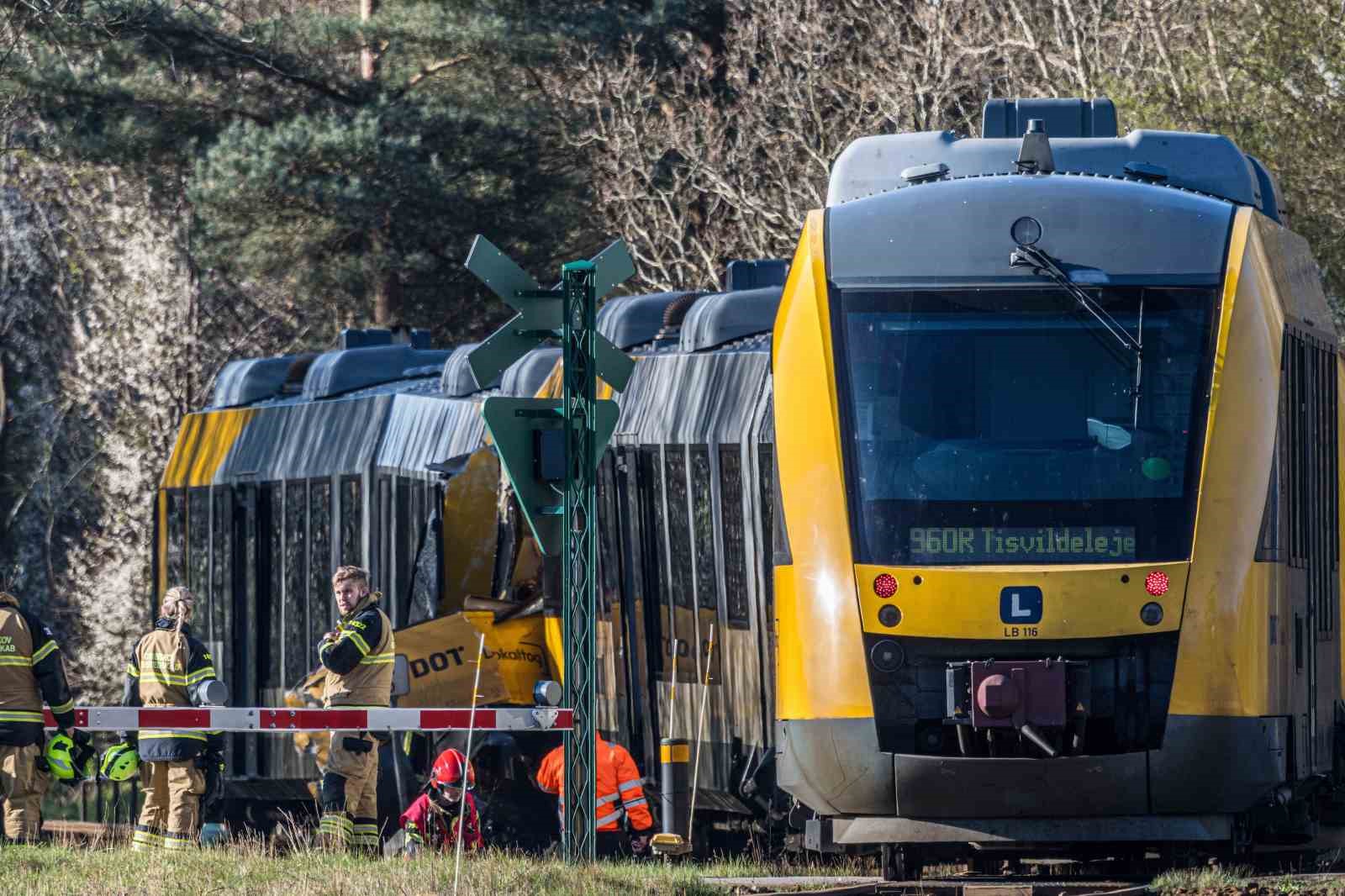 danimarkada iki tren carpisti 4u agir 17 yarali 1 UVEYHQjP