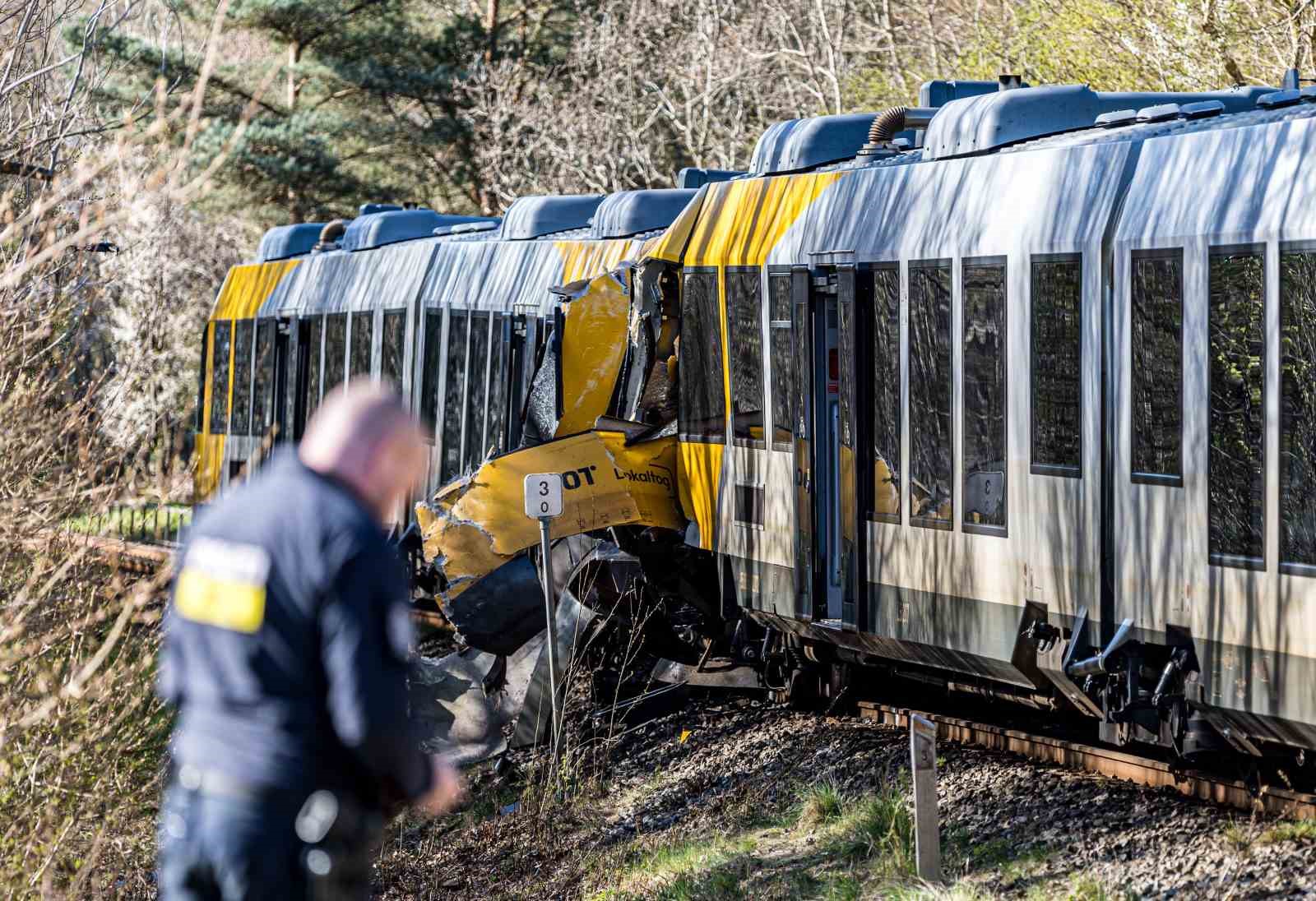 danimarkada iki tren carpisti 4u agir 17 yarali 9 wVgNh27h