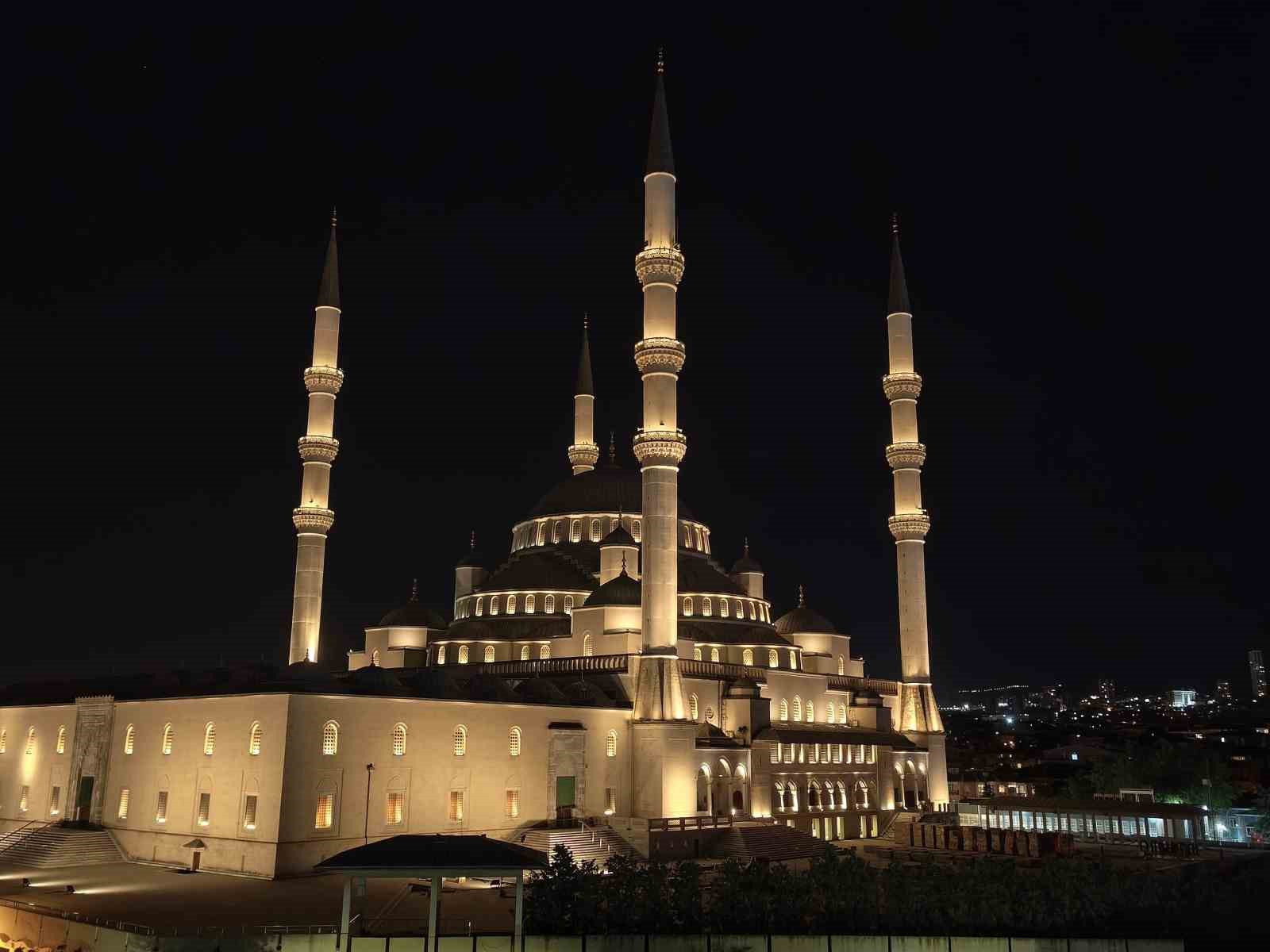 Darbe girişiminde birlik ve beraberliğin sembolü olan sela okundu 5 darbe girisiminde birlik ve beraberligin sembolu olan sela okundu 1 1Wf11j2X