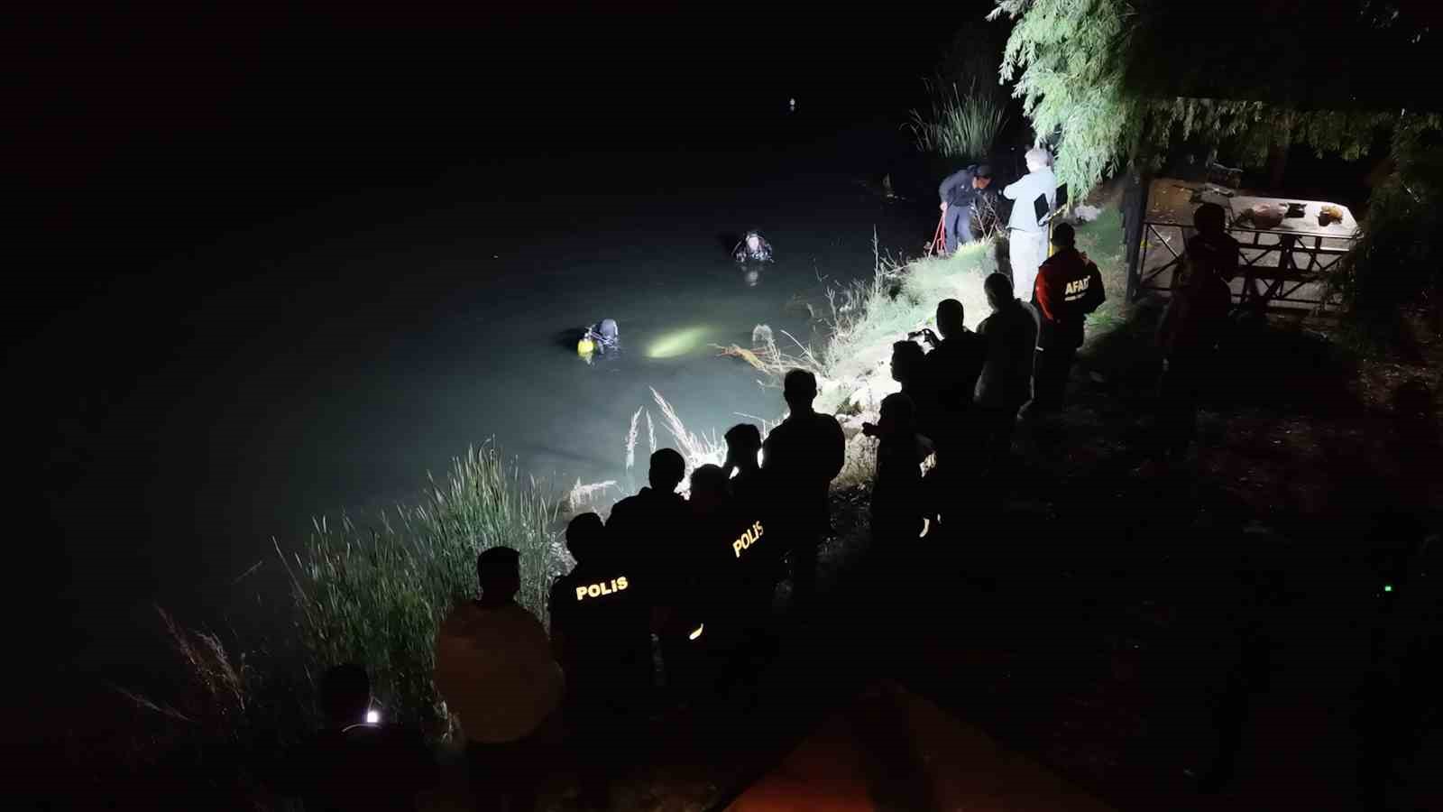 Darp sonrası ölümcül kaçış: ’Kurbağa adamlar’ cansız bedenini Kızılırmak’tan çıkardı 9 darp sonrasi olumcul kacis kurbaga adamlar cansiz bedenini kizilirmaktan cikardi 5 VBHMif2l