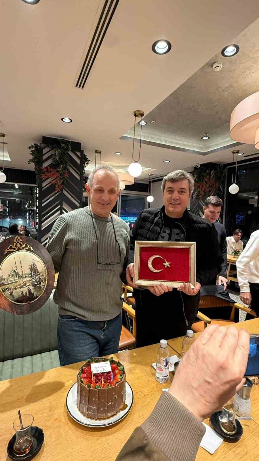 davetli olduklari iftara mehter takimi ile gittiler 5 XyfX5Mpr