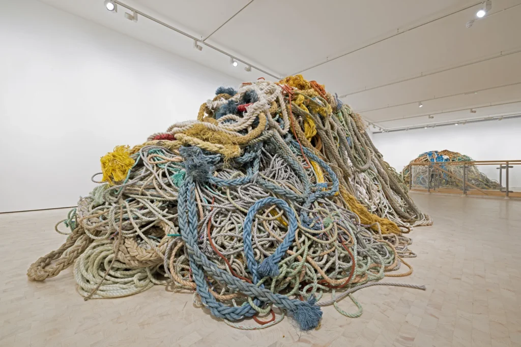 David Shrigley 10 Ton Eski Halatı 1 Milyon Sterline Satıyor: Sanat mı, Provokasyon Mu? 4 david shrigley exhibition of old rope at stephen friedman london 2025 7